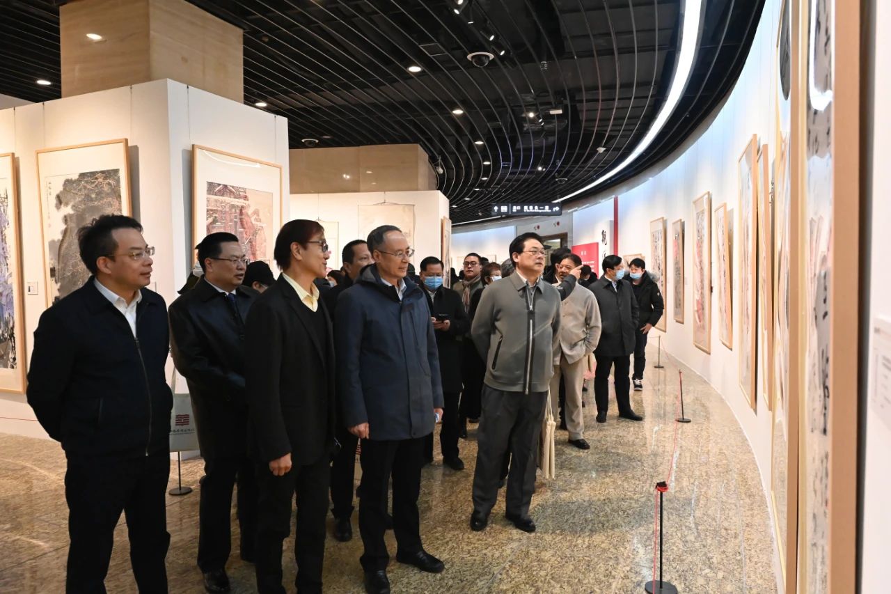 万立骏出席亲情中华·第四届世界华侨华人美术书法展