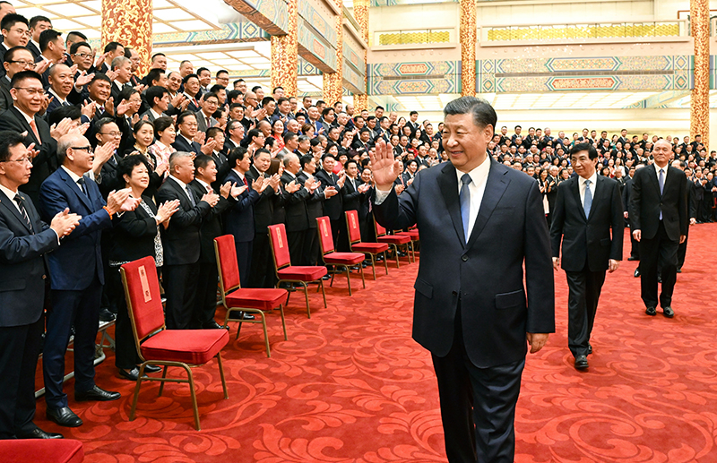 习近平会见第十届世界华侨华人社团联谊大会代表