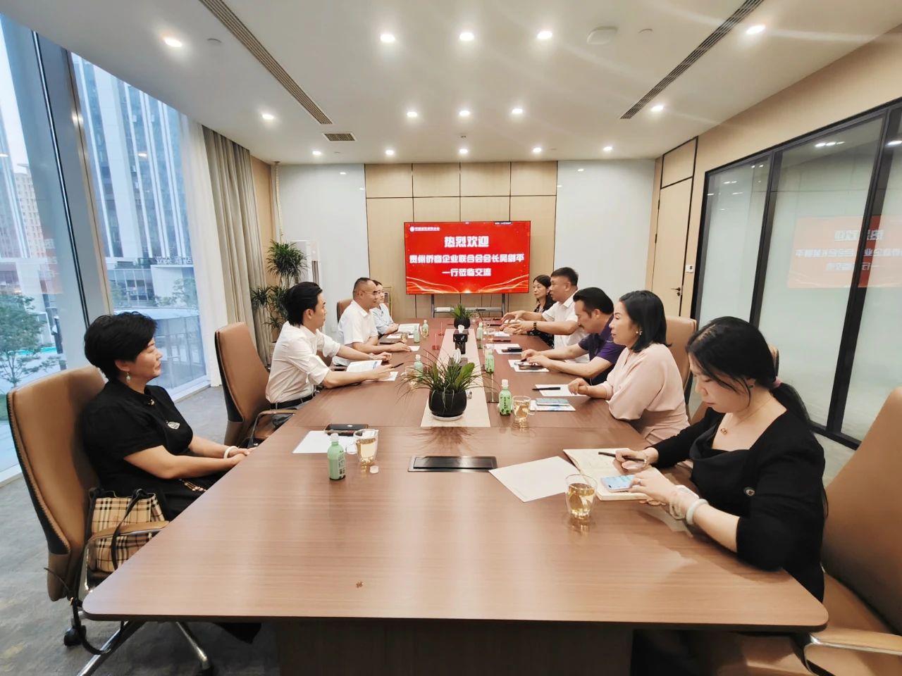 河南省侨商联合会名誉会长、贵州侨商企业联合会会长吴剑平一行到访座谈交流