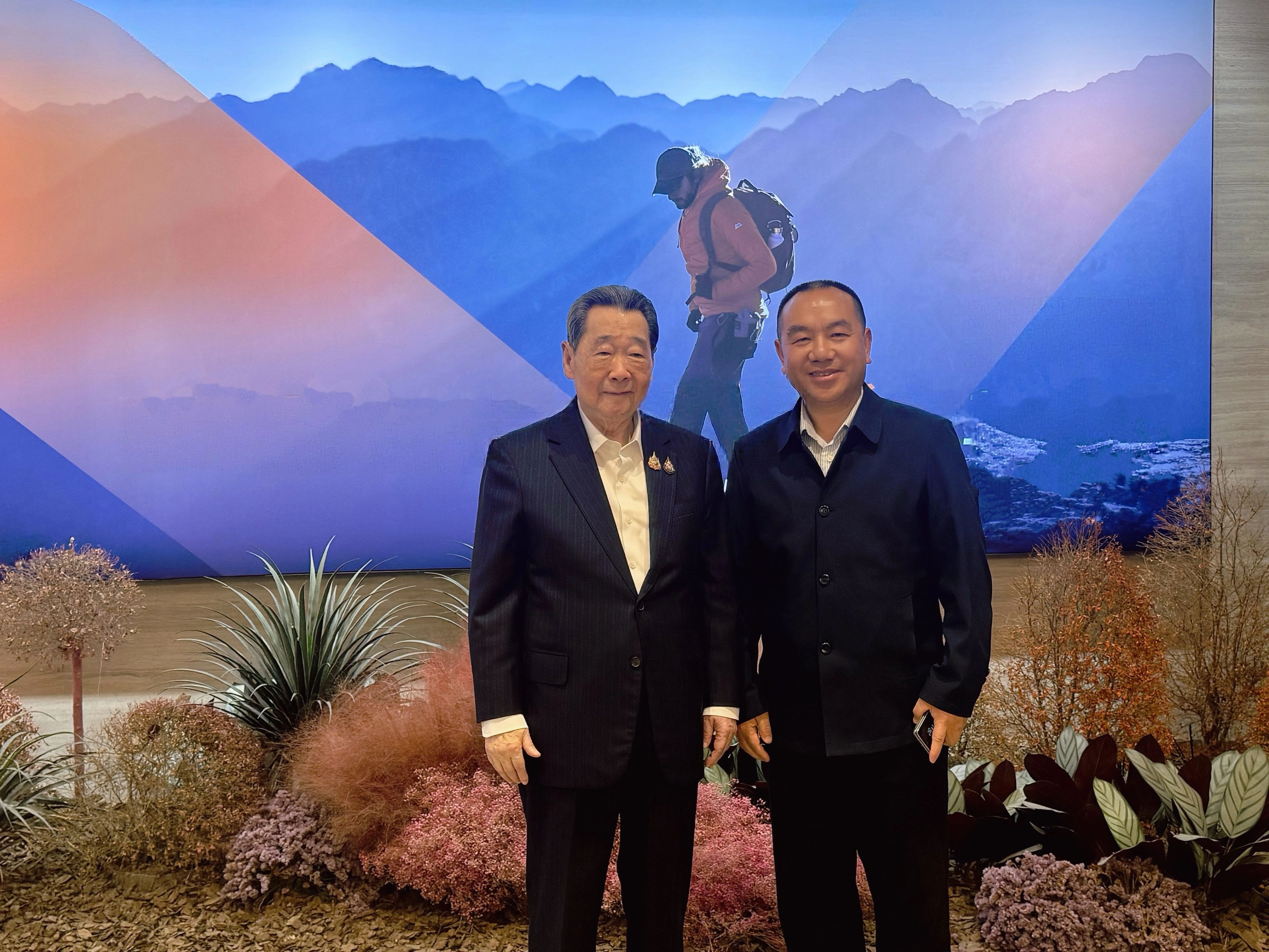 王晓晖会见中国侨商联合会会长、泰国正大集团资深董事长谢国民