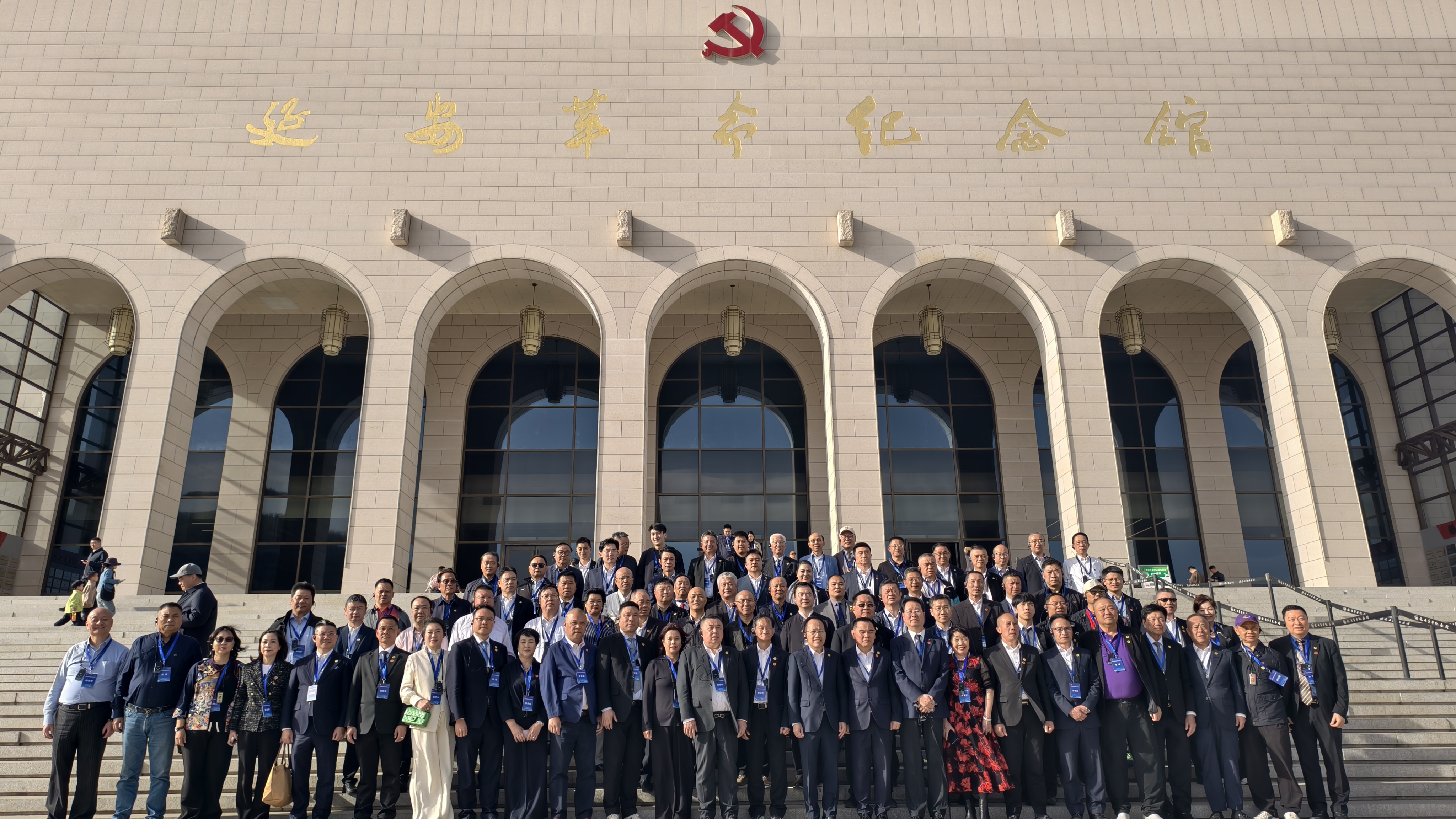 中国侨联侨领侨商高级研修班在延安圆满结业(图1) a4ef14d862b26e60288fd17cda243b74.jpg