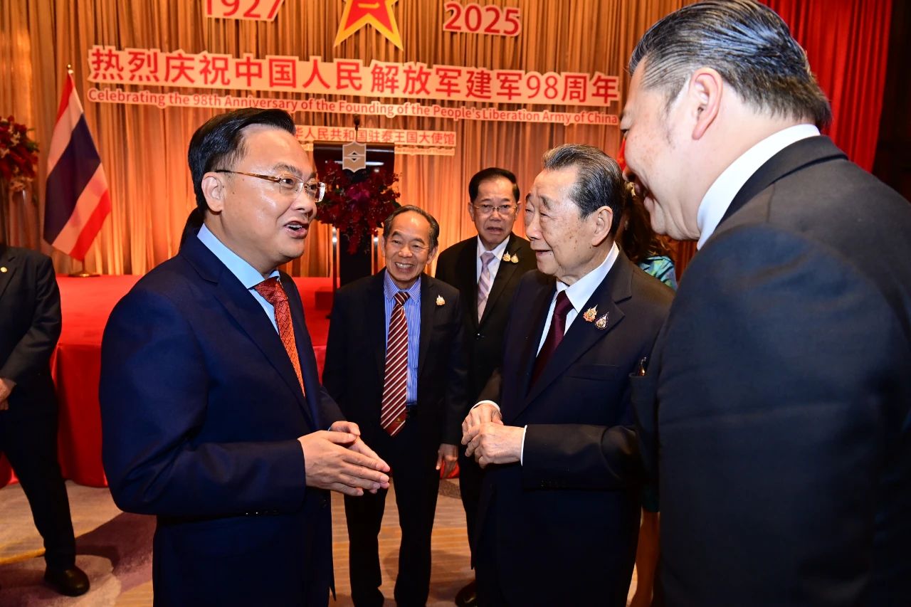 中国侨商联合会会长、正大集团资深董事长谢国民应邀出席中国驻泰国大使馆庆祝中国人民解放军建军98周年招待会
